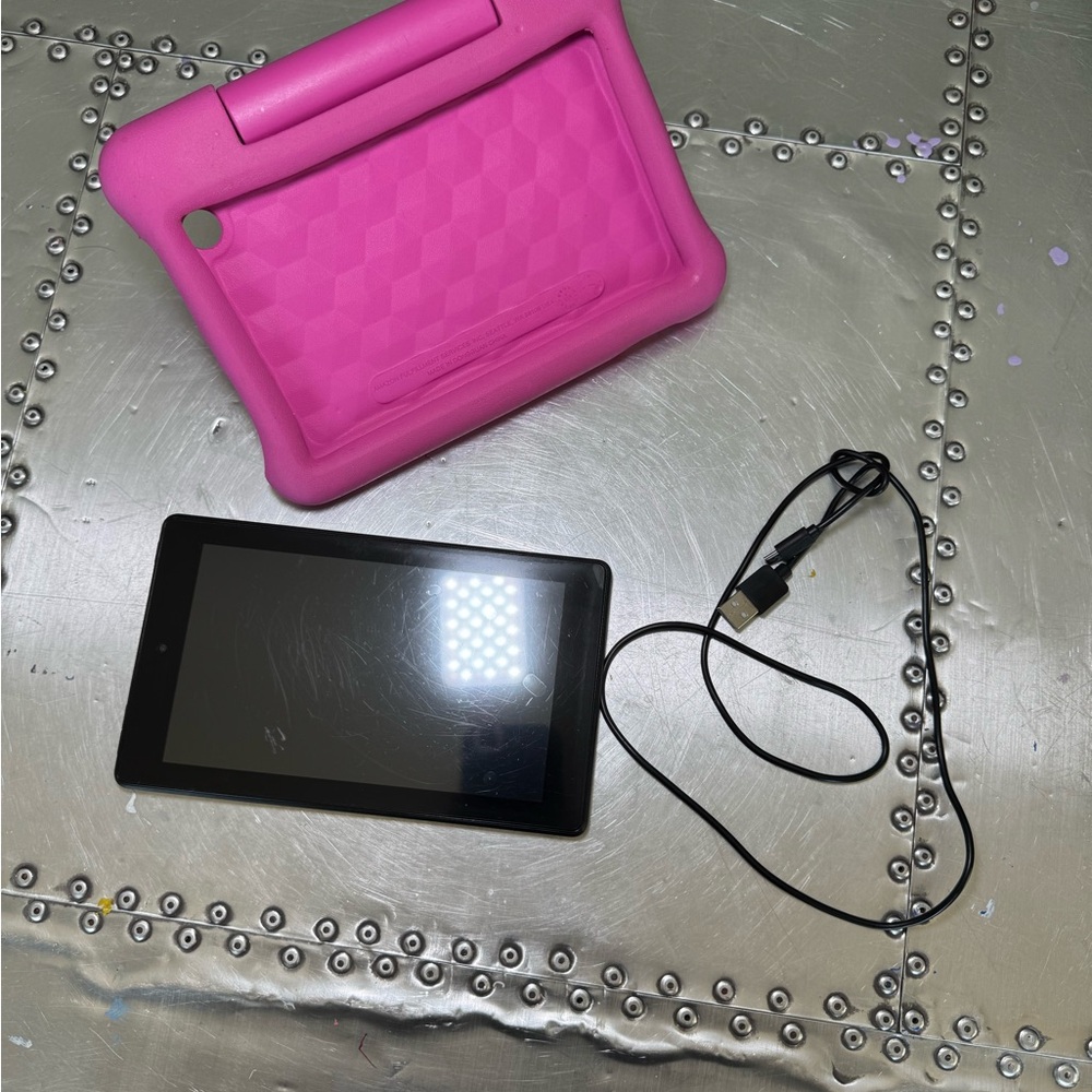 Amazon Fire 7 (9th gen)  with Pink Protective Case